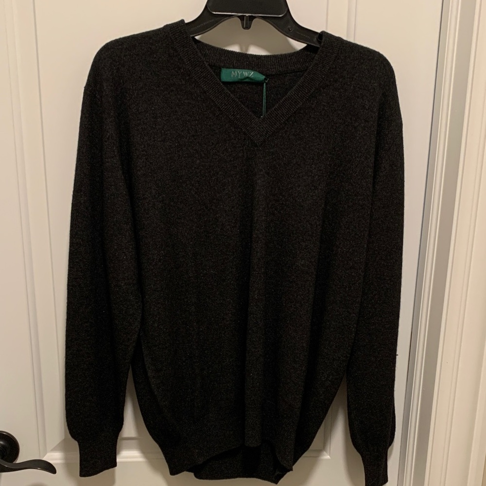 Classic V-Neck Sweater for Men in Black. Size:L.Brand New.